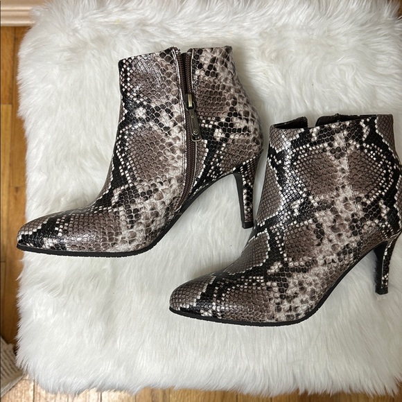 Blondo Snake Pattern Ankle Booties - Picture 2 of 4